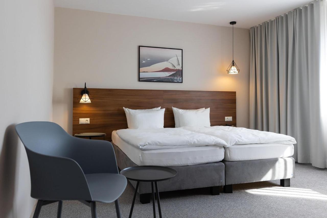 Hotel Santin Белхатув Екстер'єр фото