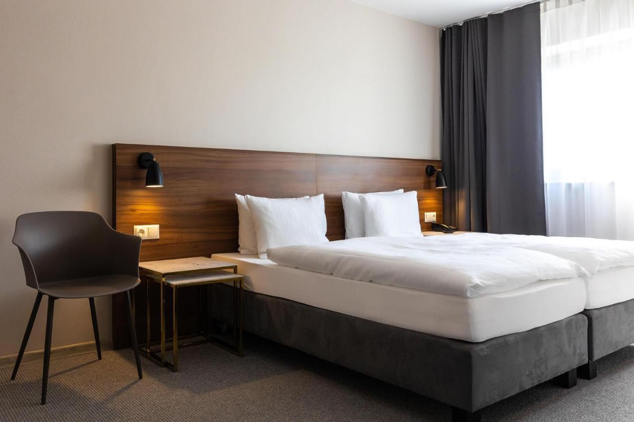 Hotel Santin Белхатув Екстер'єр фото