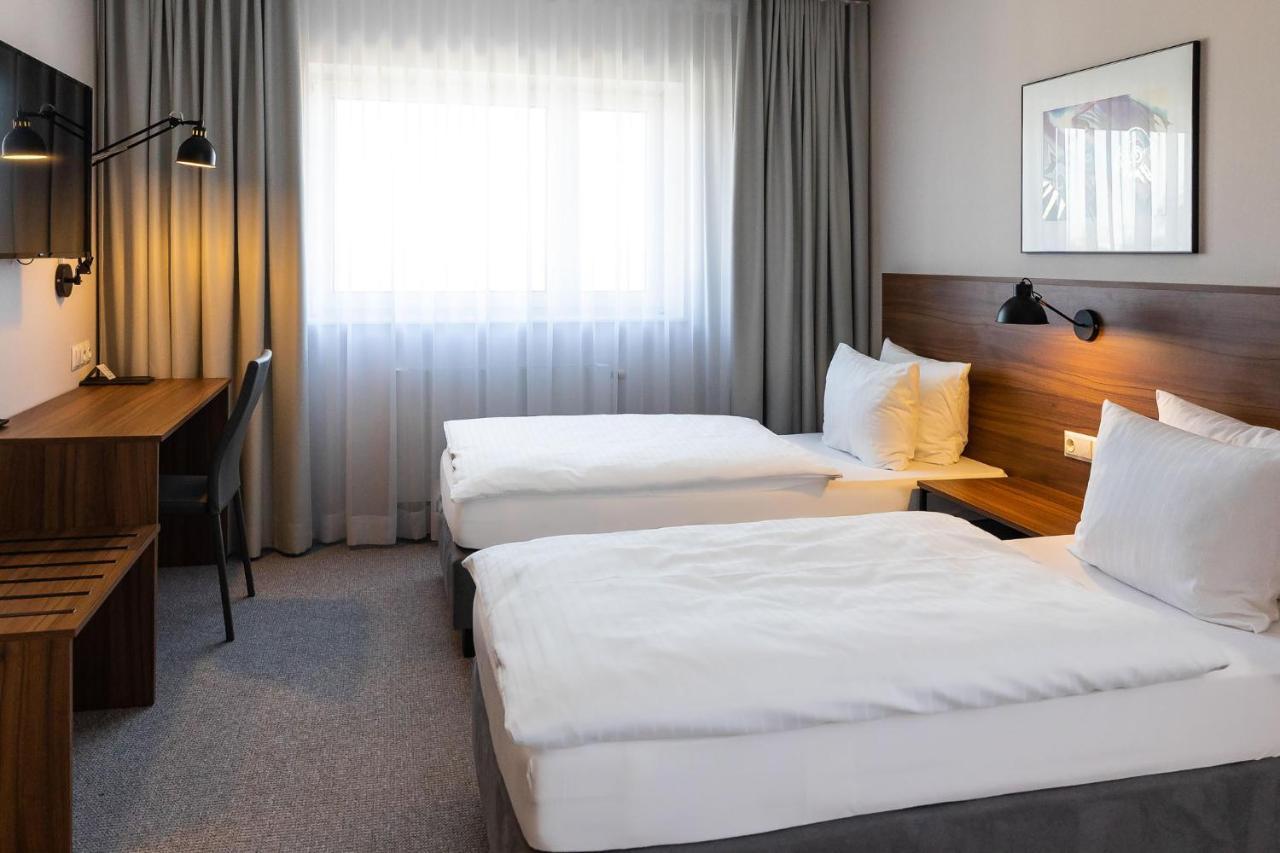 Hotel Santin Белхатув Екстер'єр фото
