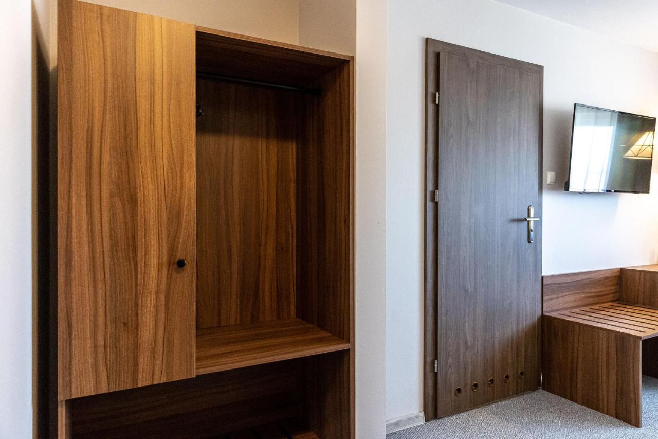 Hotel Santin Белхатув Екстер'єр фото
