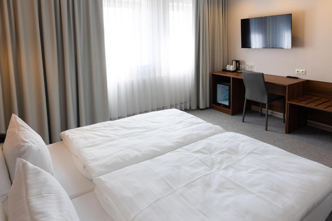 Hotel Santin Белхатув Екстер'єр фото