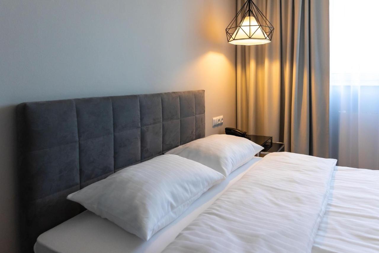 Hotel Santin Белхатув Екстер'єр фото