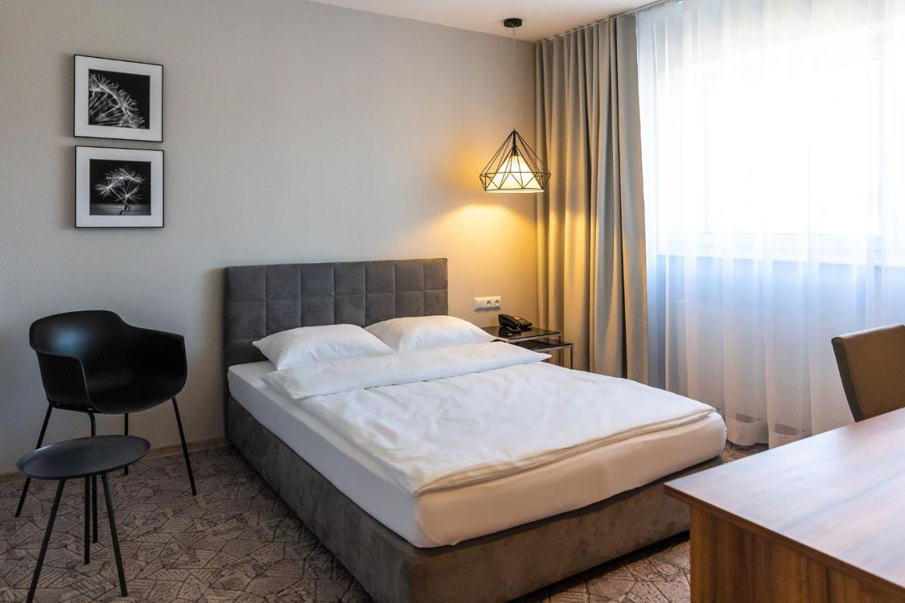 Hotel Santin Белхатув Екстер'єр фото
