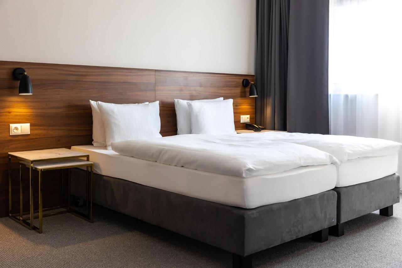 Hotel Santin Белхатув Екстер'єр фото