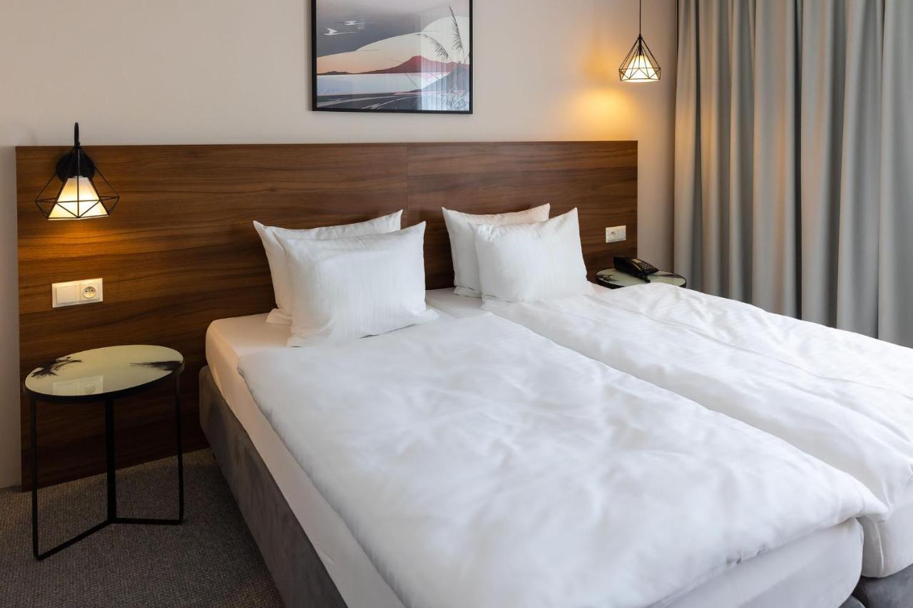 Hotel Santin Белхатув Екстер'єр фото