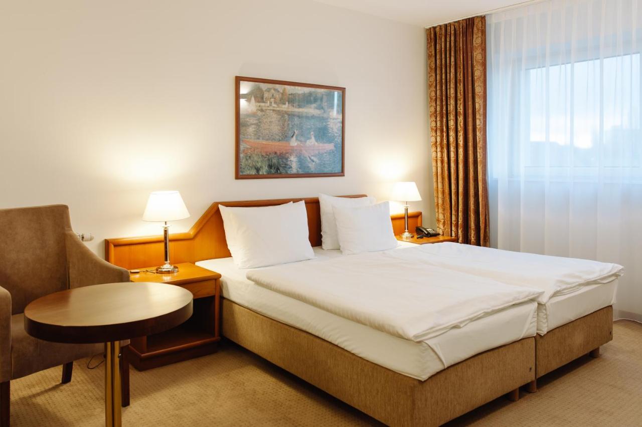Hotel Santin Белхатув Екстер'єр фото