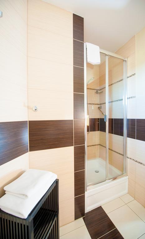 Hotel Santin Белхатув Екстер'єр фото