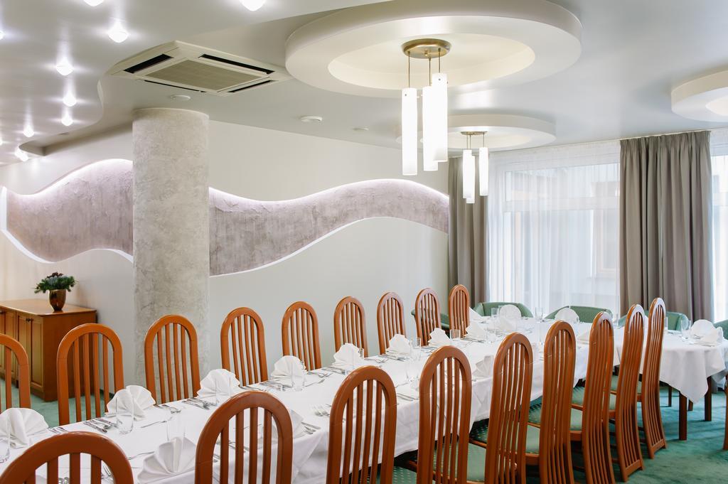 Hotel Santin Белхатув Екстер'єр фото