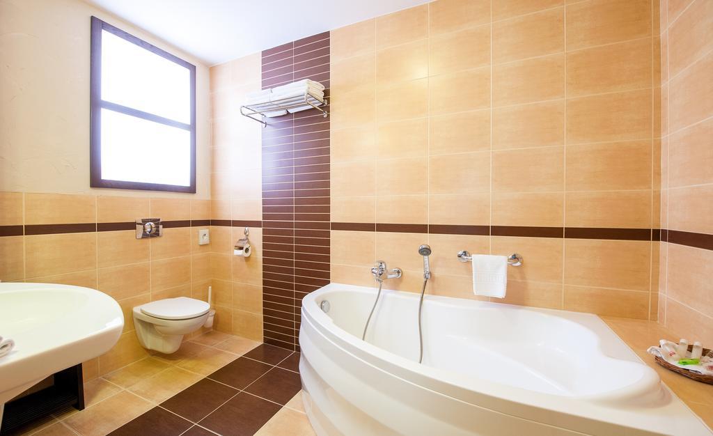 Hotel Santin Белхатув Екстер'єр фото