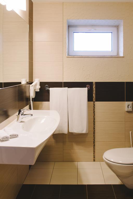 Hotel Santin Белхатув Екстер'єр фото
