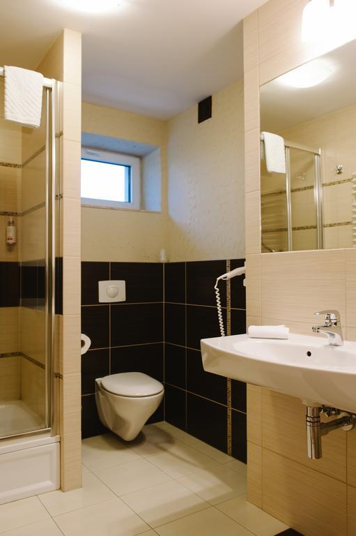 Hotel Santin Белхатув Екстер'єр фото