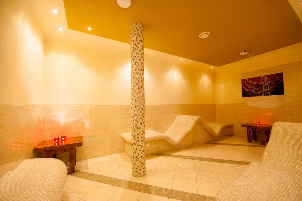 Hotel Santin Белхатув Екстер'єр фото