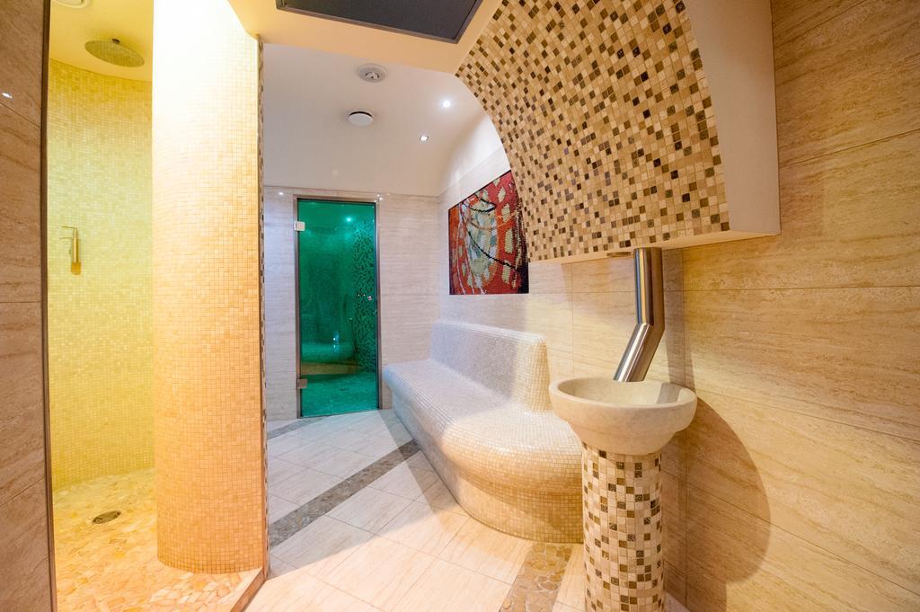 Hotel Santin Белхатув Екстер'єр фото